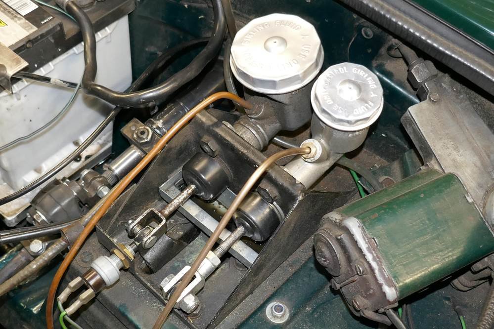 1449899278_TriumphTR4Abrakefluidleakcontainer10-2018.JPG.95c94565675bbe5c1e9b84e18dcd1a63.JPG