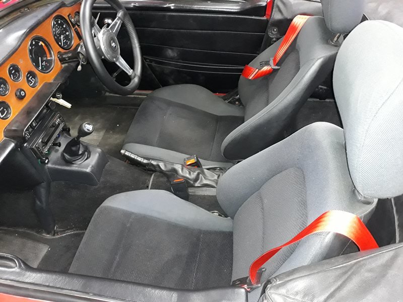 1319004892_SeatBelt2.jpg.7ef8688ef123a1a2d7834f376b8321c9.jpg