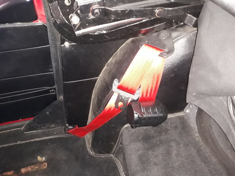 956764802_SeatBelt.jpg.d9e2b9ed62a777c69add7107e466feb4.jpg