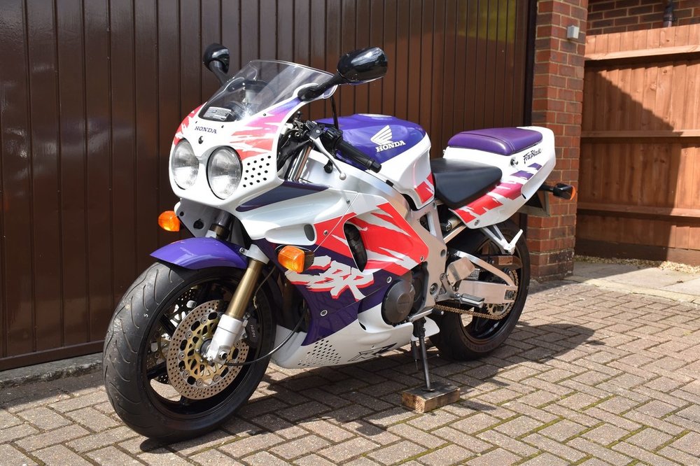 2134347651_21a.13May17-HondaCBR900RR(P)FireBlade.thumb.jpg.9e329fd92662ae20eb3979c3cb70f38f.jpg