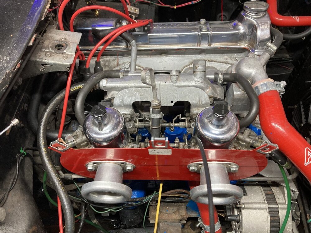 IMG_0518 TR7 Carbs.JPEG