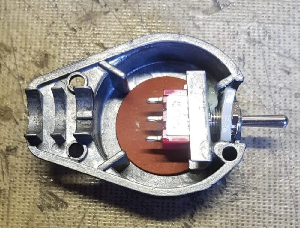 Switchinside.thumb.jpg.f5a260776218ed5bf5a59f247c222fa9.jpg